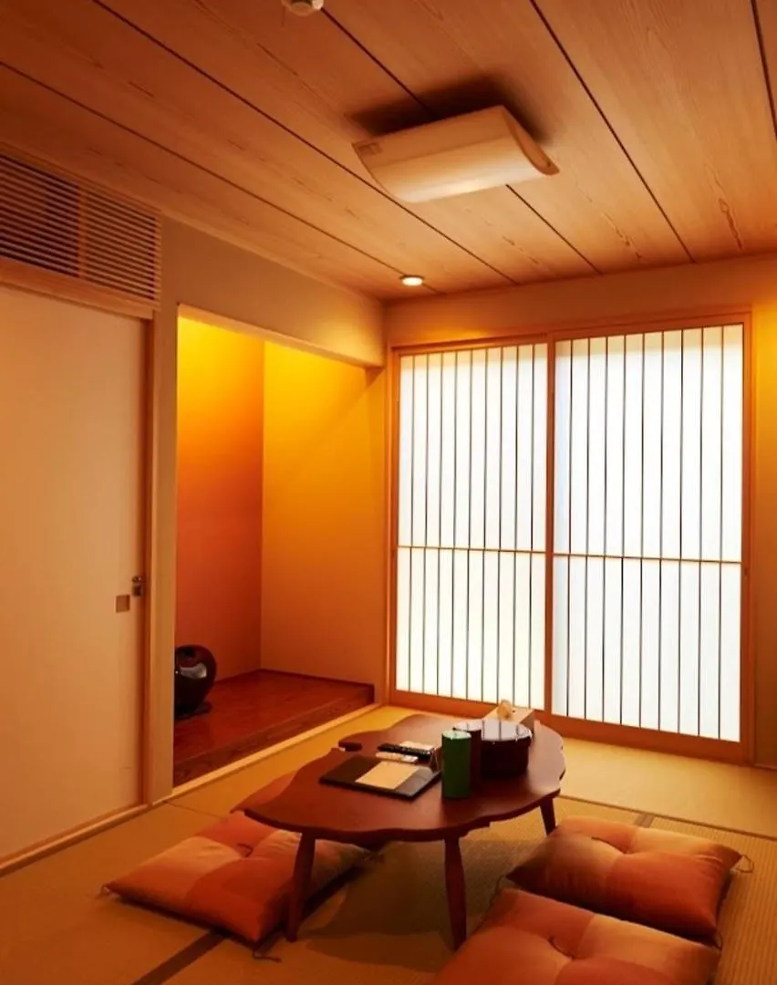 Inari Ohan Kioto 0*,  Japón
